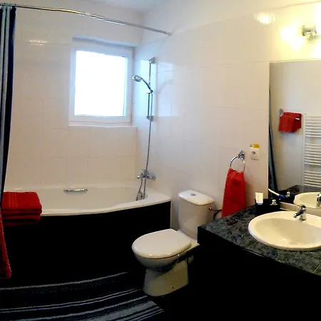 Pine Wood アパート *